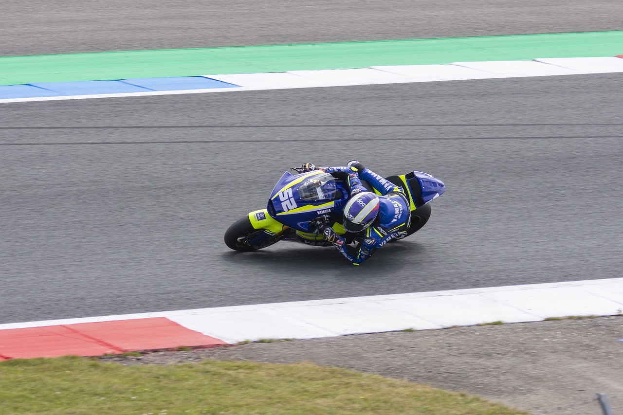 热衷足球的 热衷足球的